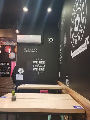  at Flower Burger in Rome