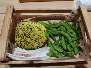 Burger di ceci von edamame at Flower Burger in Rome