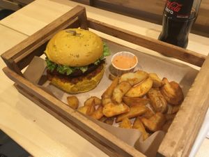 Pepper Seitan burger at Flower Burger in Rome
