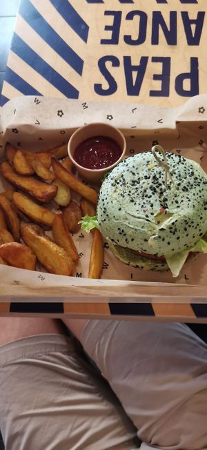 Jungle burger at Flower Burger in Rome