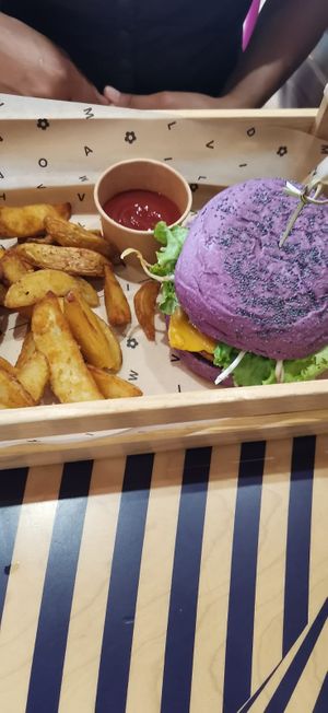 Classic burger at Flower Burger in Rome