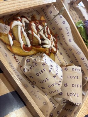 Skin on chips with sauces  at Flower Burger in Rome