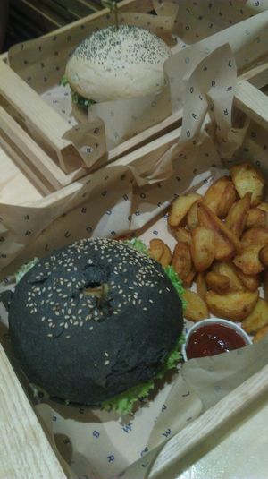 flower burger & tofungo at Flower Burger in Rome