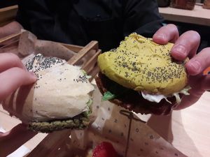 Las 3 hamburguesas que pedimos nos gustaron at Flower Burger in Rome