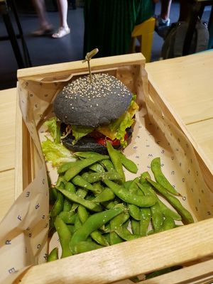 Protein bombe, edamame, seitan/rotebete patty at Flower Burger in Rome