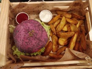 Cherry bomb - lentil party at Flower Burger in Rome