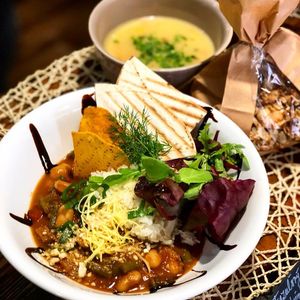 Roasted Cauliflower Soup with Topinambur & Bean Goulash on Red Wine with Lemon Rice and Salad Plates at Simply Vegan in Prievidza