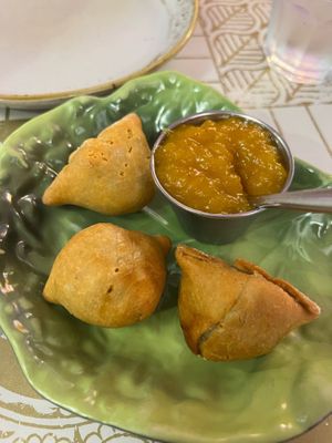 samosas at Naan in Medellin