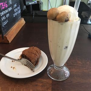 Ginger cookies & cream sandwich and cookie dough ice cream shake at Cookies and Scream - Drayton Park in North London