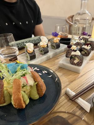 Sushi en bloemkool ceviche  at Hearth  in Amsterdam