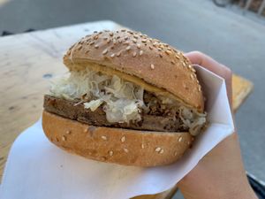 Salzburger with mustard and Sauerkraut at Vleischpflanzerl in Salzburg
