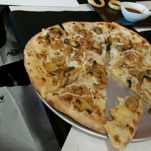 pizza carbonara at Pizzeria Mayor in Alcobendas