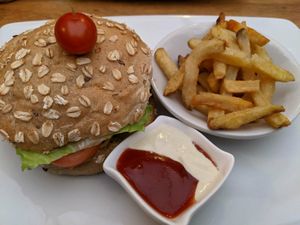 Vegan burger at El Maple in Quito