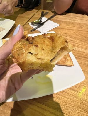 Las mejores samosas   at El Maple in Quito