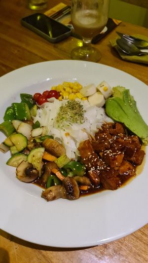 Asian Noodles with Tofu at El Maple in Quito
