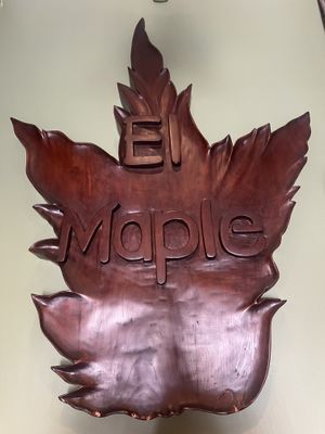 Decor restaurant insignia  at El Maple in Quito