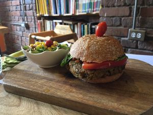 The Simple Burger  at El Maple in Quito