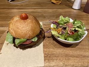 Simple Vegan Burger at El Maple in Quito