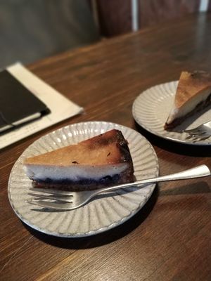 Rare cheesecake at Bejita in Hamamatsu