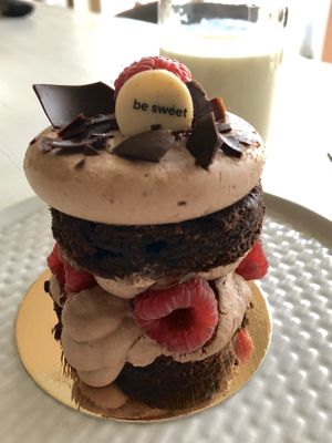 Erinnert an Schwarzwälder Kirsch Torte at Be Sweet in Berlin