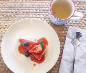 strawberry cheesecake and lemongrass tea😋 #Veganuary at Outro Lado in Faro