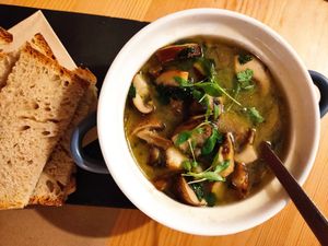 Cogumelos al  Bulhao Pato at Outro Lado in Faro