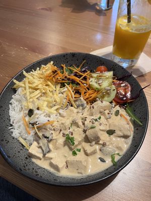 Tofu strogonoff   at Outro Lado in Faro