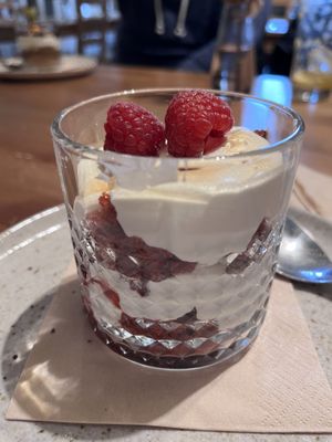 Red velvet  at Outro Lado in Faro