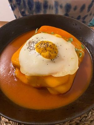 Francesinha with Tofu, Seitan, vegan cheese, vegan egg and chips as side dish at Outro Lado in Faro