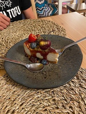 Vegan cheesecake at Outro Lado in Faro
