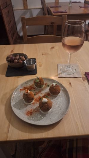 Croquettes and olives at Outro Lado in Faro