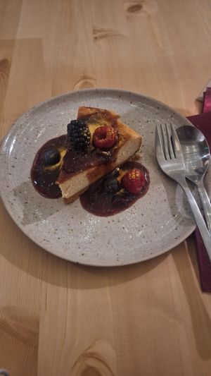Baked cheesecake at Outro Lado in Faro