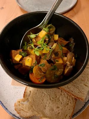 Pica Pau at Outro Lado in Faro