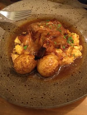 Pernil de seitan at Outro Lado in Faro