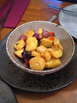 Salada de polvo / octopus salad at Outro Lado in Faro