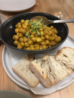   at Outro Lado in Faro