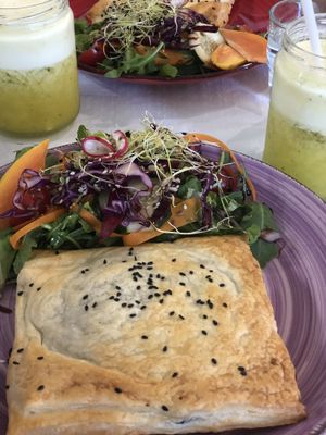 Feuilleté aux légumes • Vegetables “feuilleté” at Outro Lado in Faro