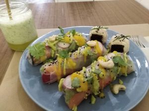 Rolinhos primavera at Outro Lado in Faro