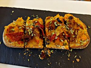 Alheira bruschetta at Outro Lado in Faro