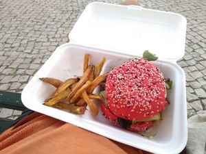 Outro burger at Outro Lado in Faro