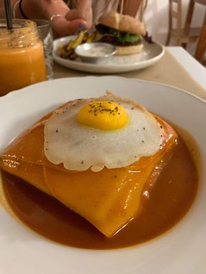 Francesinha 😃 at Outro Lado in Faro
