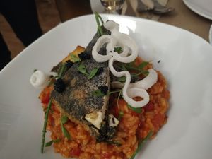 "Peixe frito" com risoto de tomate at Outro Lado in Faro