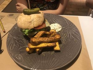 Hambúrguer  at Outro Lado in Faro