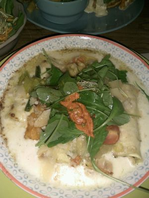 cena à dos at De Rode Koe in Lille