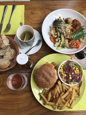 Burger veggie, tea, juice and vegan salad  at De Rode Koe in Lille