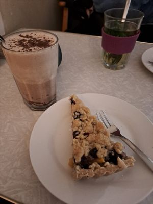 Hot chocolate with cake at Lockvogel in Muenster