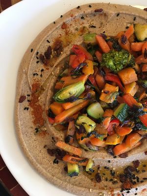 Hummus with veggies (and unpictured flatbread) at Artisan in Schladming