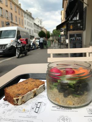 Vegan carrot cake and Buddha bowl at PUR etc in Versailles