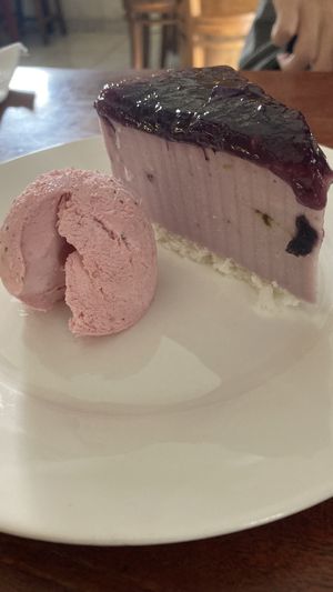 Cheese cake+ice cream deal for 35k   at Sawobali  in Ubud