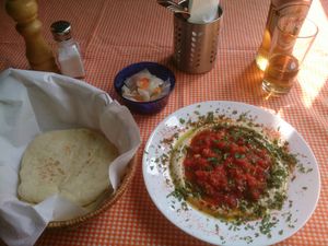 Hamshuka, together with a pear-lemonade at Hummusbar in Tbilisi